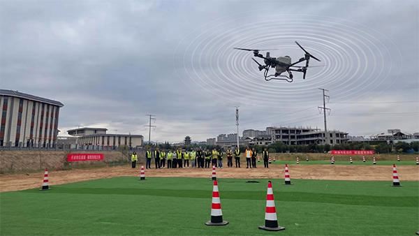 Çin, hareket hâlindeki dronlara mikrodalga ile kablosuz enerji aktarımını test etti Çin, hareket hâlindeki dronlara mikrodalga ile kablosuz enerji aktarımını test etti